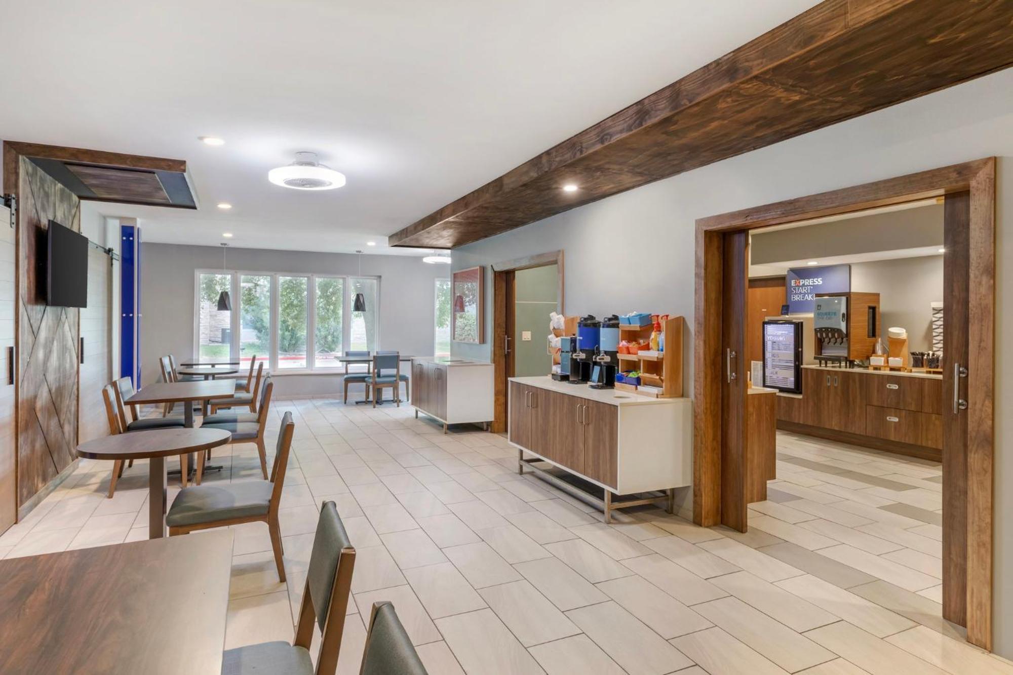Holiday Inn Express Hotel And Suites Alice By Ihg Exterior foto
