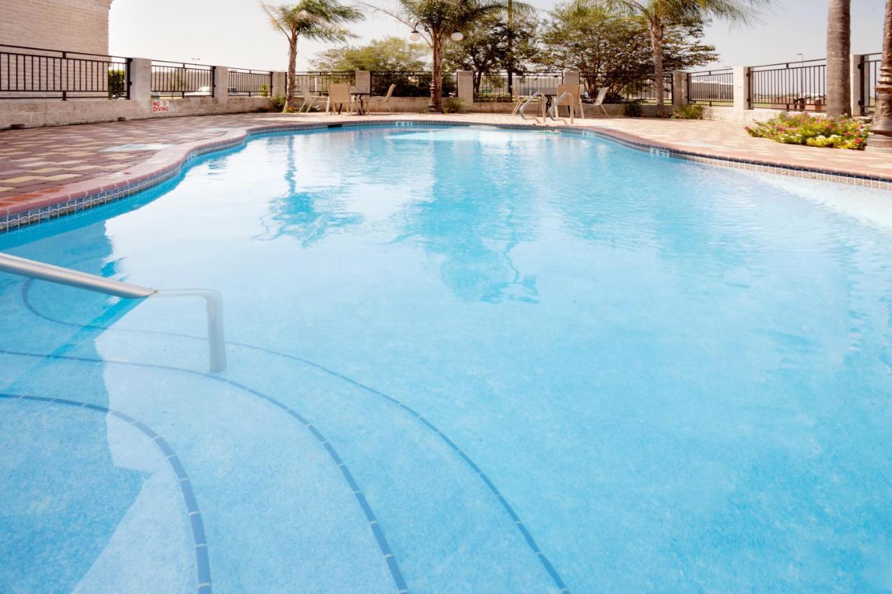 Holiday Inn Express Hotel And Suites Alice By Ihg Exterior foto